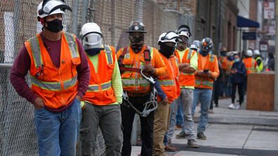 Construction workers in San Francisco, California. (Paul Chinn / the San Francisco Chronicle via Getty Images)