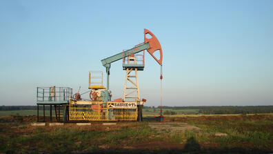 India oil pump. Photo by Creative Commons. 