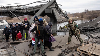 Ukrainians fleeing the city of Irpin