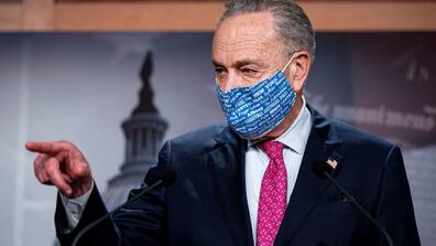 Chuck Schumer wearing a face mask