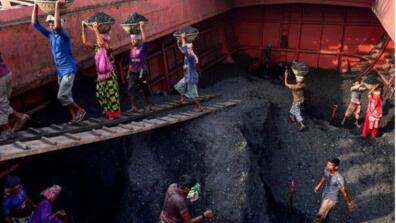 Workers unloaded coal from a cargo ship in Gabtoli, Bangladesh, in 2019