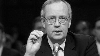 Ken starr testifying before the Senate Governmental Affairs Committee in 1999
