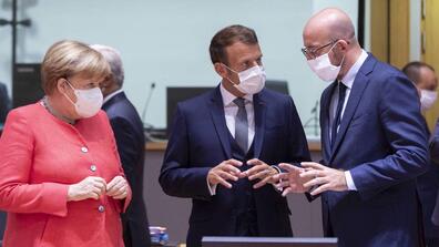world leaders wearing masks