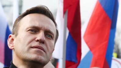 Alexei Navalny in front of Russian flags