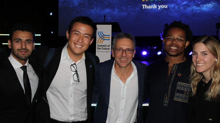 SIPA students and Ian Bremmer