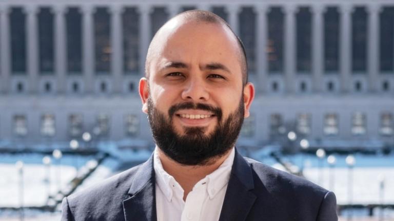 Photo of Santiago Rico Valdés in front of Columbia's Butler Library 