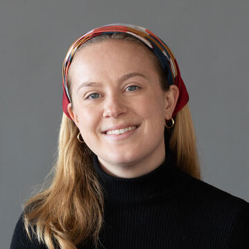 Alice Manos Headshot