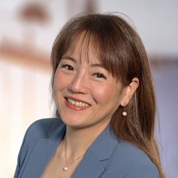 Professional portrait of Yumiko Shimabukuro smiling.
