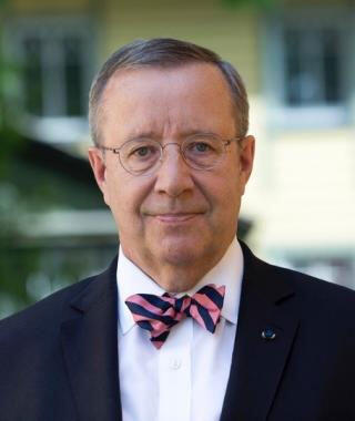 Former Estonian president Toomas Hendrik Ilves wears round eyeglasses and a striped bowtie.